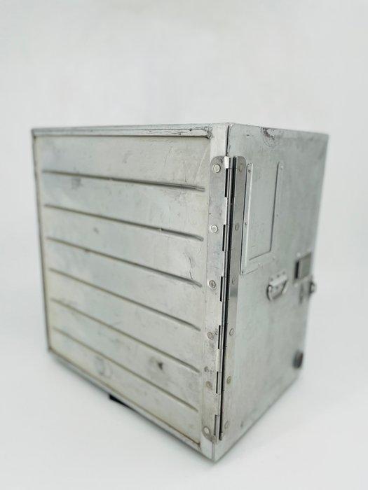 Driessen Aviation - TUI Group - Container - Thomason Fly, Antiek en Kunst, Antiek | Wandborden en Tegels