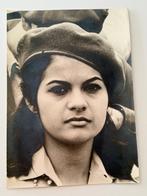 Alberto Korda (1928–2001) - (XL) Mujer Miliciana en desfile