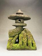 Stone lantern made from Kyushu - Natural stone (tuff) -, Antiek en Kunst