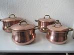 Poêle - 4 casseroles en cuivre avec un couvercle. - Cuivre
