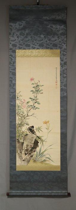 A single bird with roses, bamboo, and flowers - With, Antiek en Kunst, Antiek | Overige Antiek