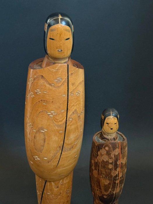 - Figuur - Set of 2 “Noh Mask” Artistic Kokeshi Dolls, Antiek en Kunst, Curiosa en Brocante