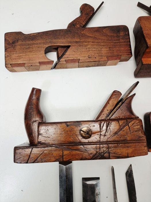 Werkgereedschap (18) - Planes and Chisels, Antiek en Kunst, Antiek | Wandborden en Tegels