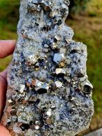 Prachtig kubisch pyrietkristal op matrix Kristallen op, Collections, Minéraux & Fossiles