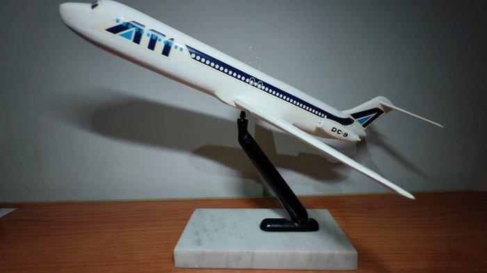 Fomaer - Modelvliegtuig - McDonnell Douglas DC-9, ATI - Aero, Antiek en Kunst, Antiek | Wandborden en Tegels