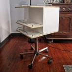 Kast op een standaard - spaanplaat - Kleine witte