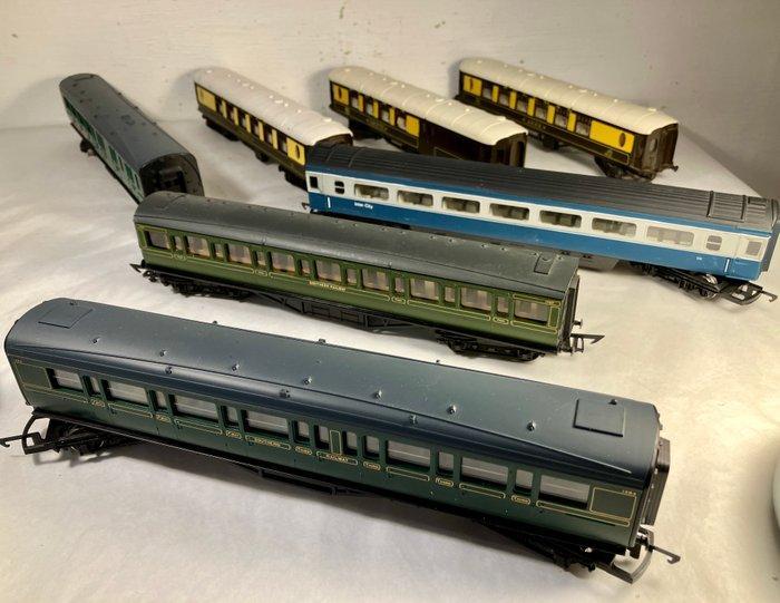 Hornby, Tri-ang H0 - Model treinwagon (8) - Set van 8 wagons, Hobby en Vrije tijd, Modeltreinen | Overige schalen
