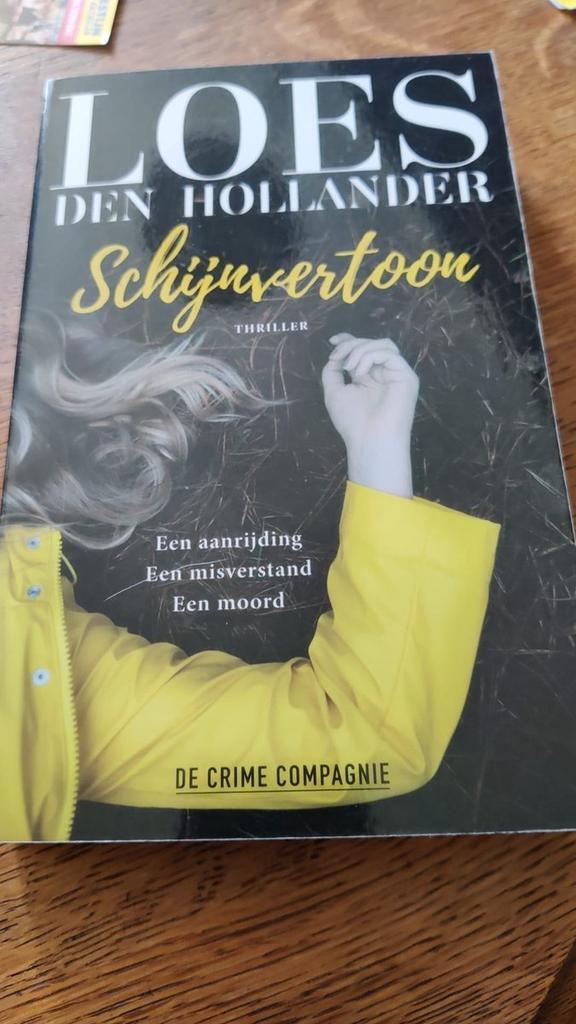 Schijnvertoon 9789461096128 Loes Den Hollander, Livres, Thrillers, Envoi