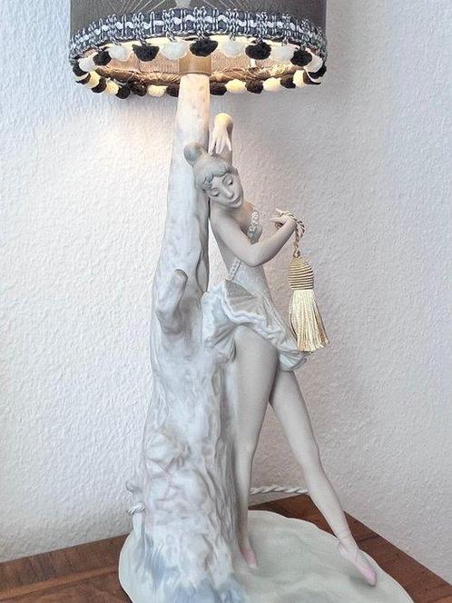 Lladró - Fulgencio Garcia - sculptuur, « Lampara Colombina », Antiek en Kunst, Antiek | Glaswerk en Kristal