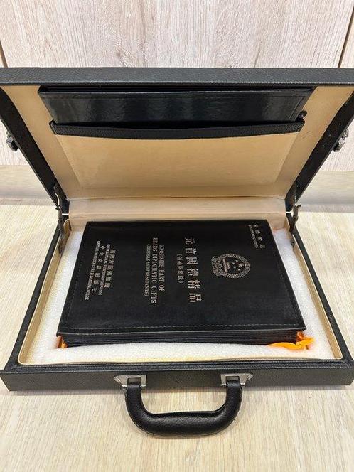 China. Coin set 2002 Exquisite Part of Heads Diplomatic, Postzegels en Munten, Munten | Europa | Niet-Euromunten