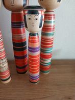 Huit poupées Kokeshi en bois traditionnelles de Tsuchiyu