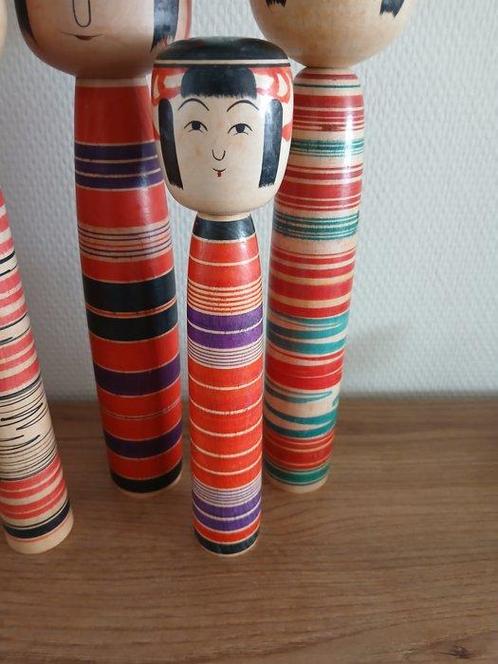 Huit poupées Kokeshi en bois traditionnelles de Tsuchiyu, Antiek en Kunst, Kunst | Designobjecten