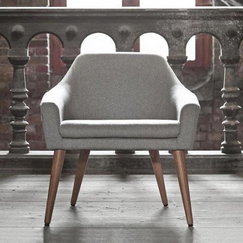 Fameg grijze fauteuil | Loungestoel |, Huis en Inrichting, Fauteuils, 50 tot 75 cm, 75 tot 100 cm, Nieuw, Hout, Verzenden