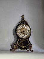 Neuchâteloise - FHS Franz Hermle & Sohn - Hout, Messing -