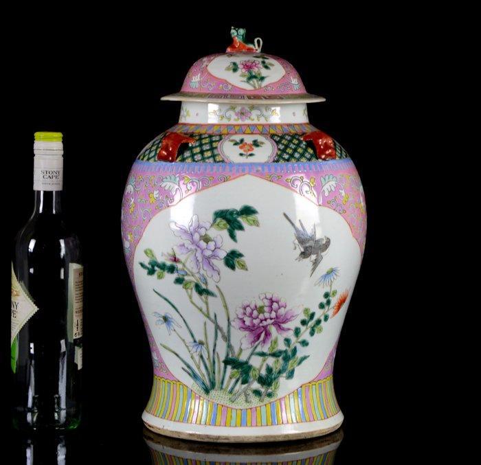 Een grote (42,8 cm) Chinese Peacocks-bedekte pot voor, Antiek en Kunst, Antiek | Overige Antiek