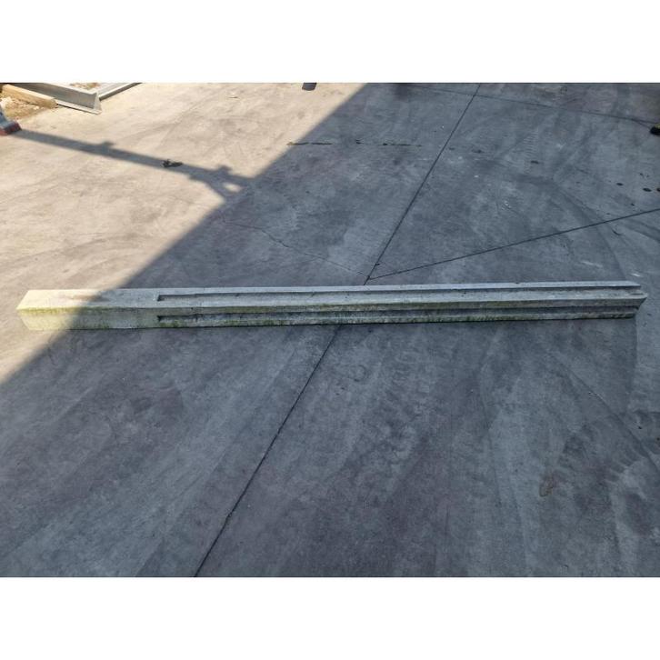 Poteau en béton dangle avec rainure large - pour plaques de, Tuin en Terras, Tuinhekken en Hekwerk