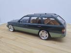 Triple9 Collection 1:18 - Modelauto - Mercedes E-Klasse S124, Nieuw