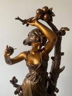 Naar Hippolyte Moreau (1832-1926) - sculptuur, Nymphe du vin, Antiek en Kunst, Antiek | Keramiek en Aardewerk