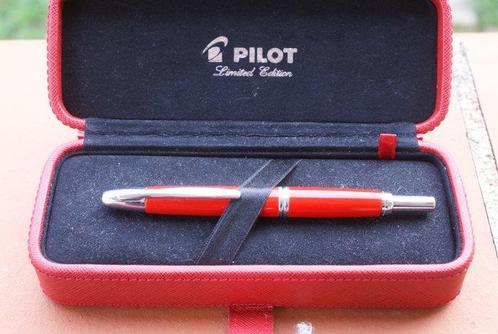 Très Rare stylo plume 18 kts PILOT CAPLESS rouge Limited, Collections, Stylos