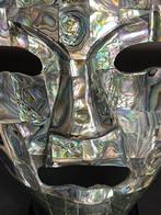 Masque décoratif en nacre (abalone) et pierre – Art ethnique