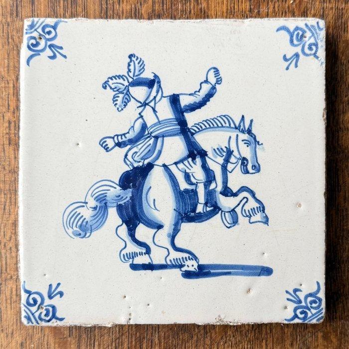 Tegel - Zeldzaam Soldaat op een steigerend paard - 1600-1650, Antiek en Kunst, Antiek | Glaswerk en Kristal