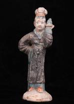 Oud-Chinees Terracotta Beeldje van vrouwelijke begeleider, Antiek en Kunst