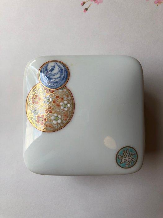 Japan – Kutani porselein dekseldoos met bloemmotief, Antiquités & Art, Antiquités | Autres Antiquités