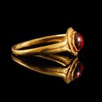 Oud-Romeins Gouden ring met granaat (Zonder Minimumprijs)