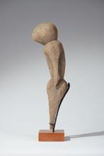 Een houten beeldhouwwerk - { - Togo (Zonder Minimumprijs), Antiek en Kunst