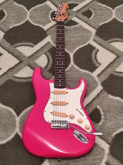 Fênix by Young Chang – 1991 – Clássico com alma Fender! -, Muziek en Instrumenten, Snaarinstrumenten | Gitaren | Akoestisch