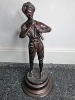 Beeldje - Jongen met fluit brons beeld - Brons