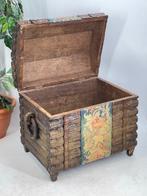 Kist (1) - Antieke kist met tapijtinleg uit de 19e-20e eeuw., Antiek en Kunst, Curiosa en Brocante