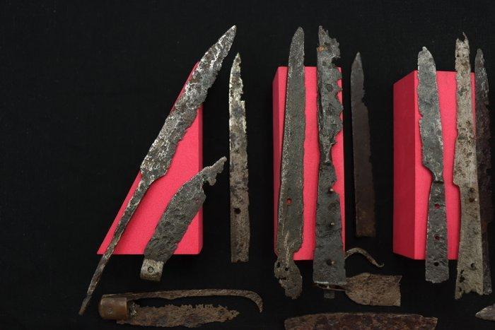 Middeleeuws (Gothic) 19 x Iron Tanged Militair Knife - 18 cm, Antiek en Kunst, Antiek | Overige Antiek