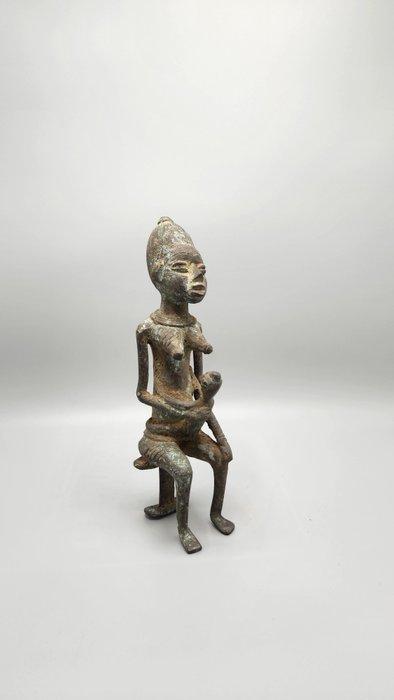 superbe statuette maternité en alliage - Bronze africain -, Antiek en Kunst, Kunst | Niet-Westerse kunst