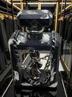 Art Stray-Nos - “ Minnie l’Idole chromée dans un Flacon Xxl