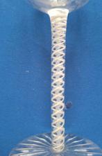 Drinkglas - slingerglas - Glas - Geslepen en gegraveerd