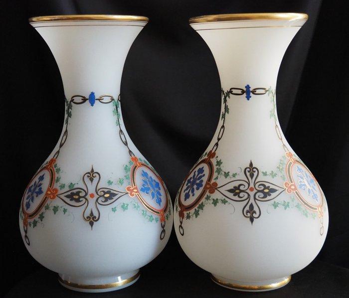 Vaas - Glas - Twee opaline vazen, Antiek en Kunst, Antiek | Glaswerk en Kristal