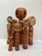 Een indrukwekkende set vintage Kokeshi in verschillende