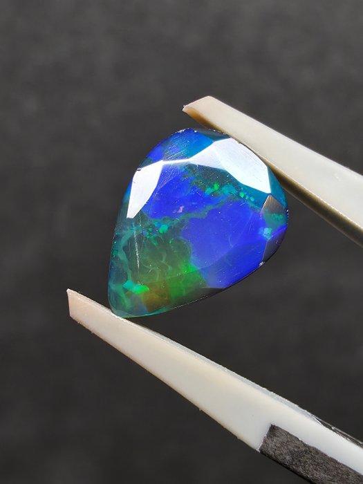 1.5ct Zwarte Opaal Faceted - Hoogte: 9.9 mm - Breedte: 7.6, Verzamelen, Mineralen en Fossielen