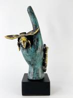 Beeld, Hand met bij en hagedis - 20 cm - Brons