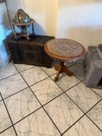 Bijzettafel - Vintage rijkelijk hout gestoken bijzet tafel -