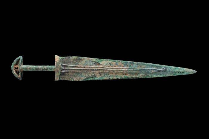 West-Aziatisch Bronzen dolk met halvemaanvormige pommel, Antiek en Kunst, Antiek | Overige Antiek