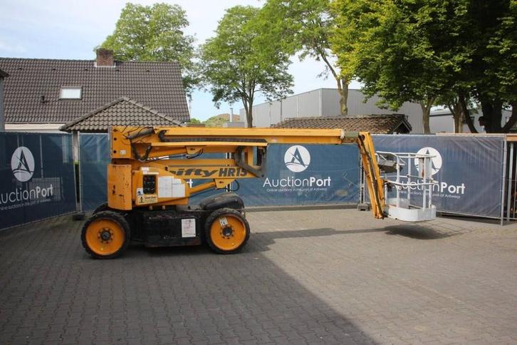 Veiling: Knikarmhoogwerker Nifty HR 15 NDE Elektrisch/Diesel, Zakelijke goederen, Machines en Bouw | Liften, Steigers en Ladders