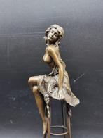 Beeld, Bronze Lady on Barstool 26cm - 26 cm - Brons