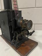Merkloos Projector met schoorsteen , heel oud Projector, Nieuw