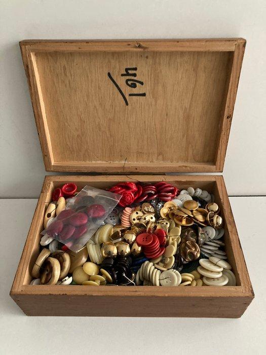 Themacollectie - Lot vintage, art Deco knopen in, Antiek en Kunst, Antiek | Speelgoed