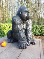 Beeld, garden statue in bronze color of a Gorilla - 58 cm -