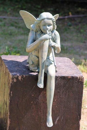 Figuur - bronzen fee met fluit voor huis of tuin - brons