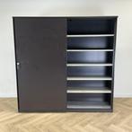 schuifdeurkast vv 10 legborden en sleutel (hxbxd), Gebruikt