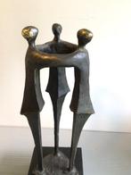 Corry Ammerlaan - sculptuur, “ In verbinding staan met, Antiek en Kunst